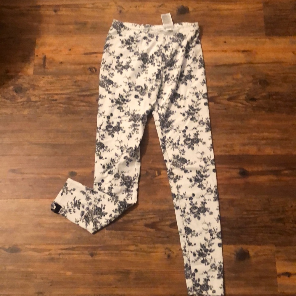 Janie and Jack l Black and White Floral Toile Leggings
